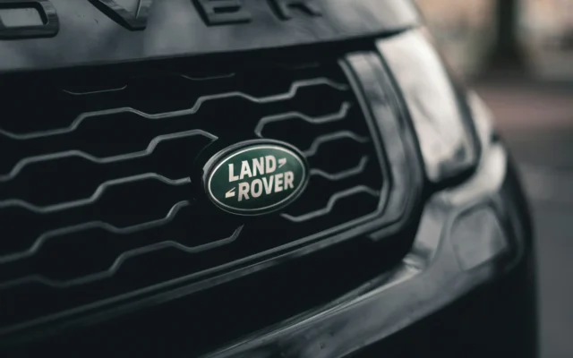 Land Rover Maintenance in Dubai Heat